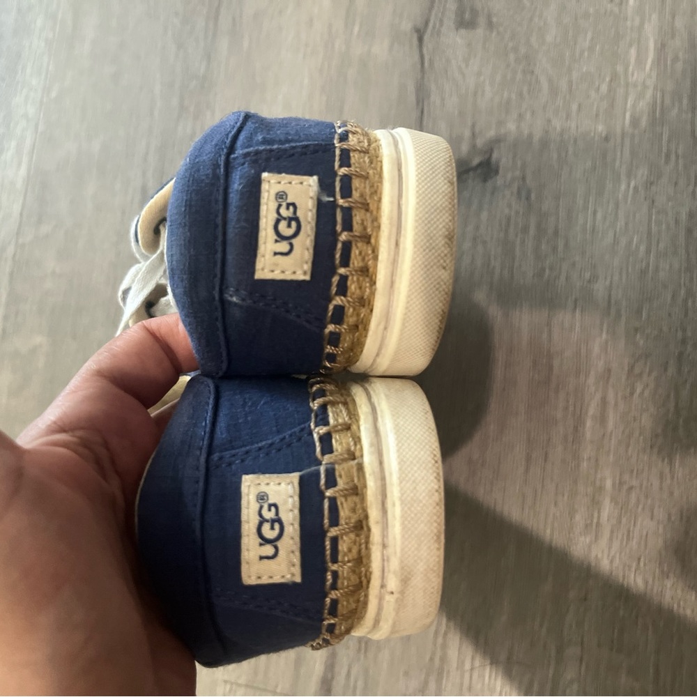 Used, very comfortable uggs tennis shoes.